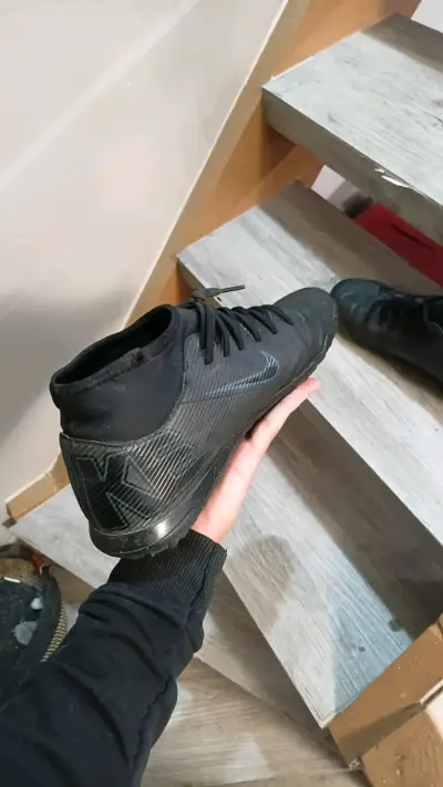Zapatillas de fútbol negras - miniatura 1