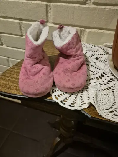 Pantuflas de bebé rosas - miniatura 1