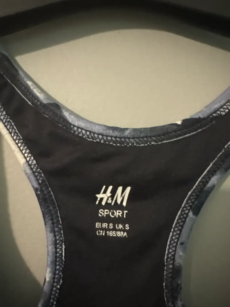 Top deportivo H&M estampado - 2