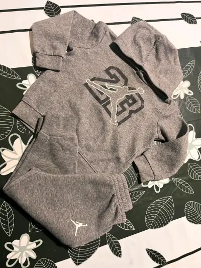 Conjunto deportivo gris niño T2 - miniatura 1