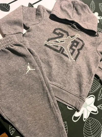 Conjunto deportivo gris niño T2 - miniatura 2