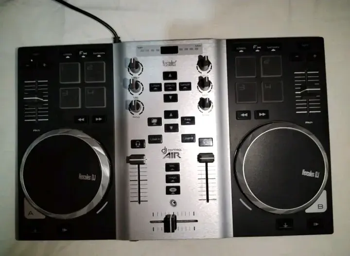 Controlador DJ Hercules - 1
