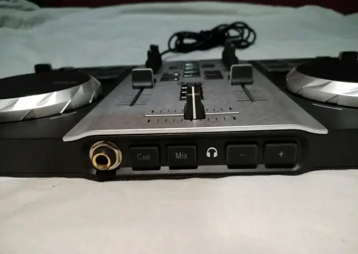 Controlador DJ Hercules - 2
