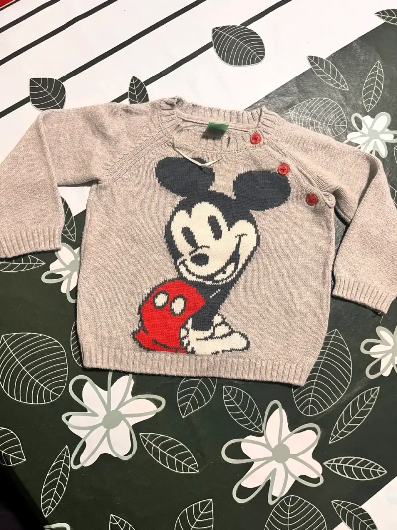 Suéter gris con Mickey Mouse 12M - 2