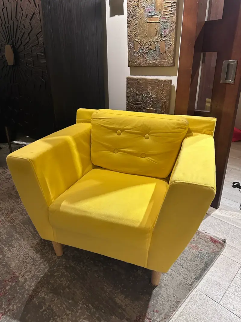 Sillón amarillo moderno - 4