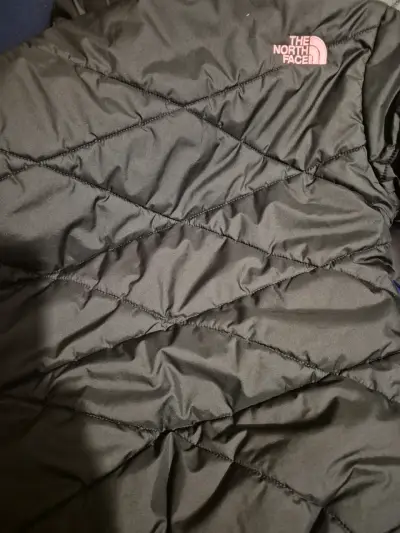 Chaqueta negra con detalles rosas - miniatura 3