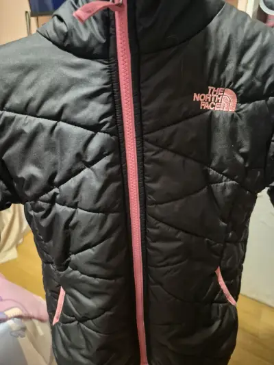 Chaqueta negra con detalles rosas - miniatura 4