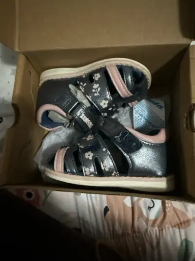 Sandalias infantiles de flores Talla 19 - miniatura 1