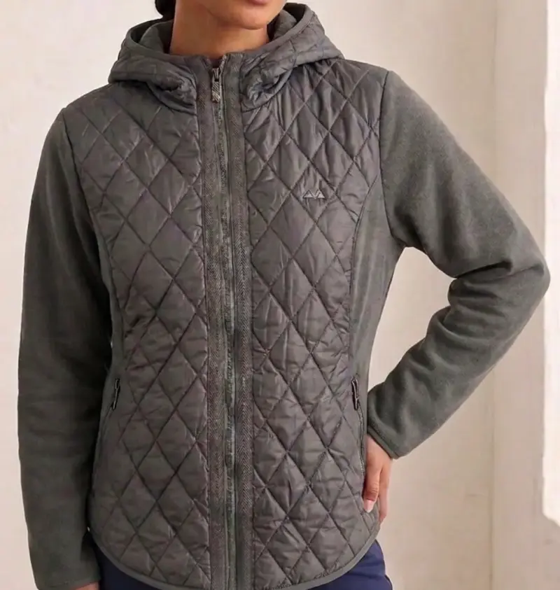 Chaqueta acolchada verde con capucha