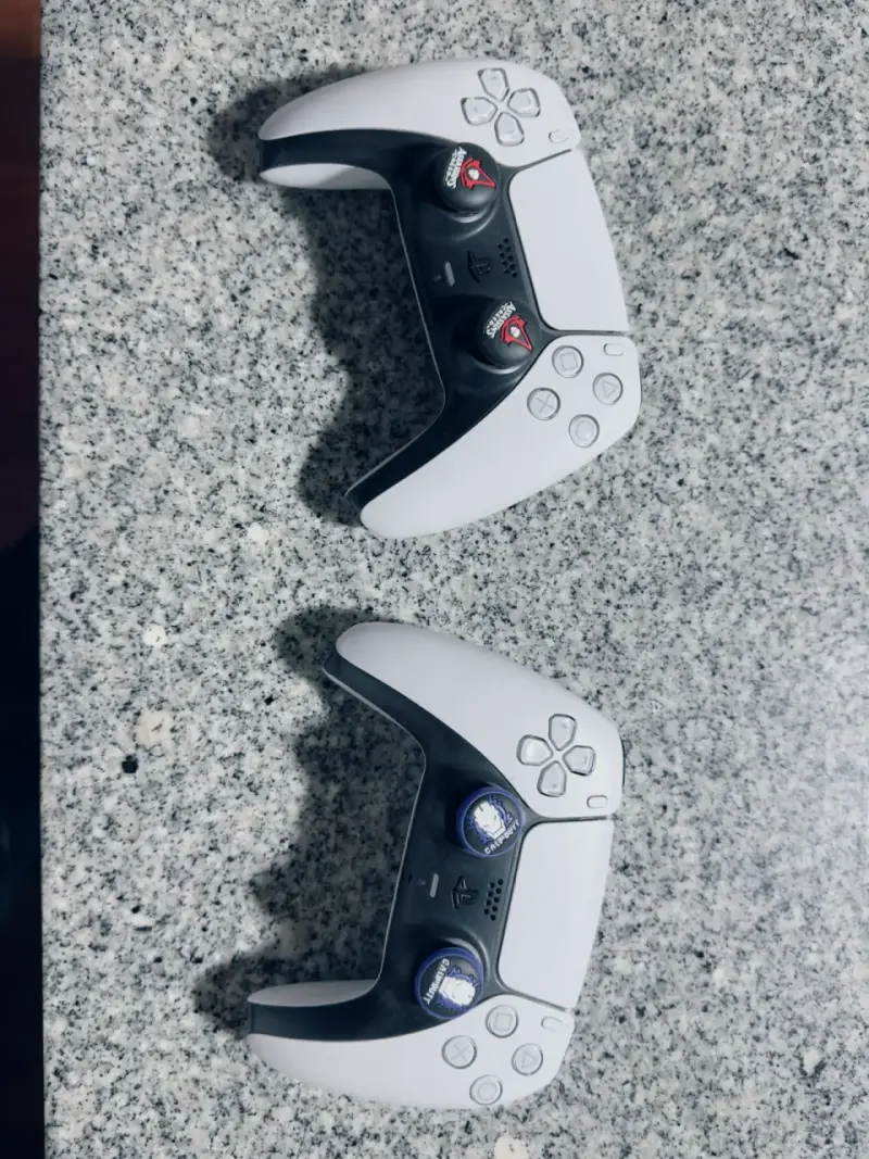 Consola PlayStation 5 con control - 2