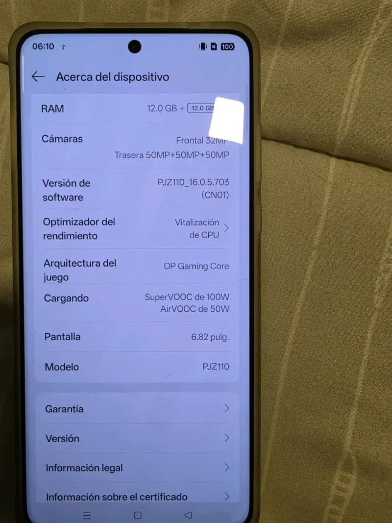 Smartphone OnePlus 13 con funda - 2