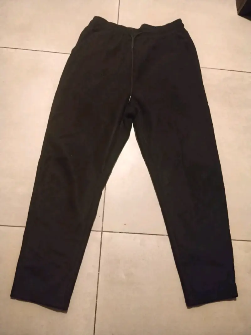 Pantalón deportivo negro - 1