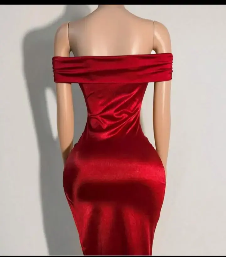 Vestido rojo ajustado - 1