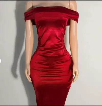 Vestido rojo ajustado - miniatura 2