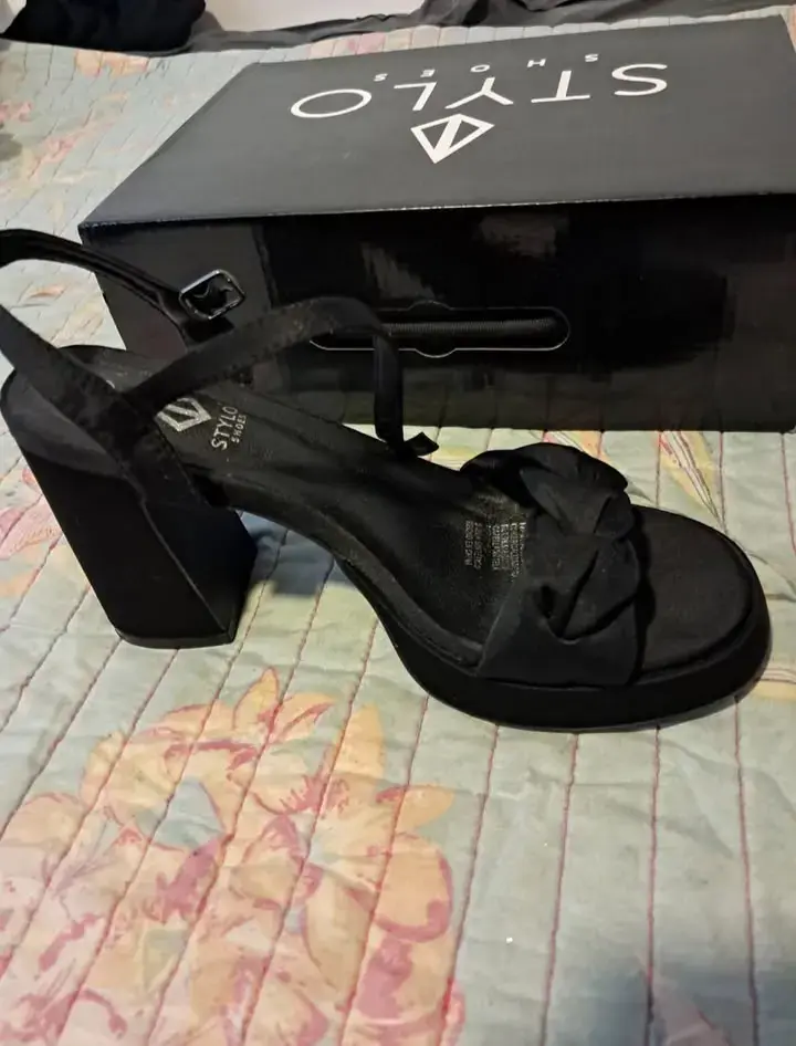 Sandalias negras de taco alto St.Ylo - 1