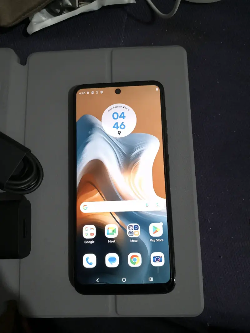 Smartphone Motorola con accesorios - 2