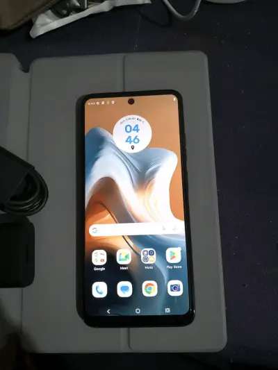 Smartphone Motorola con accesorios - miniatura 2