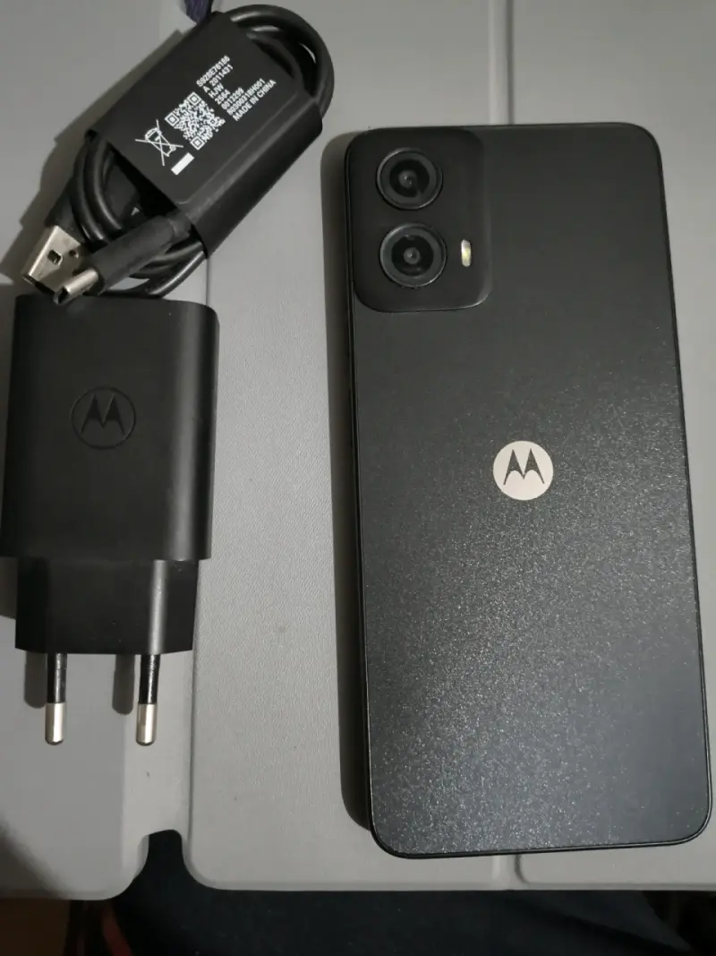 Smartphone Motorola con accesorios - 4