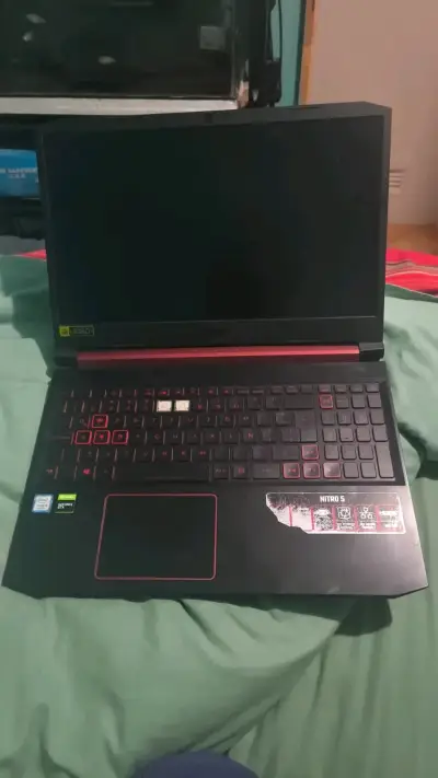 Laptop Acer Nitro 5 usado - miniatura 1