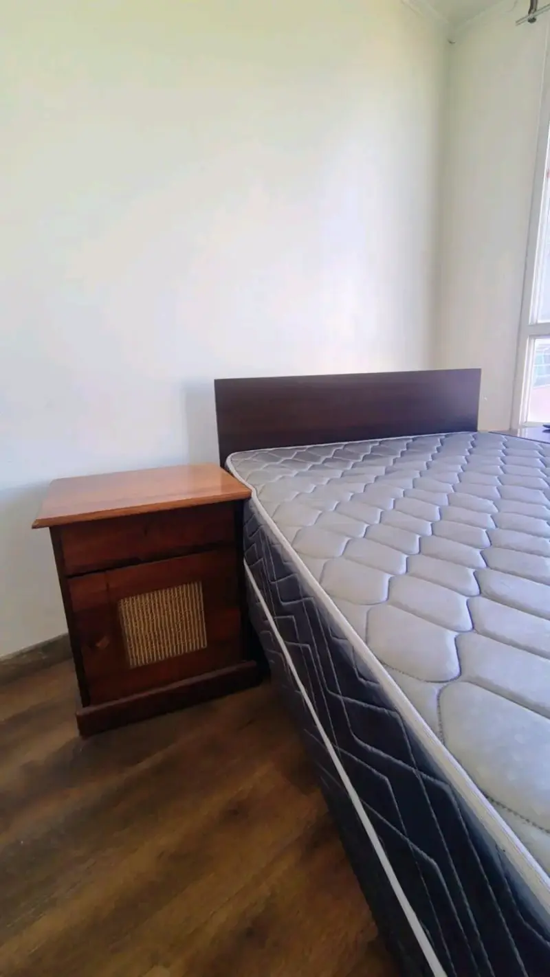 Cama con respaldo, colchón de una plaza y media - 2
