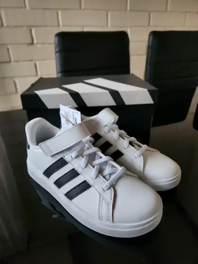 Zapatillas blancas con tiras Adidas - miniatura 2