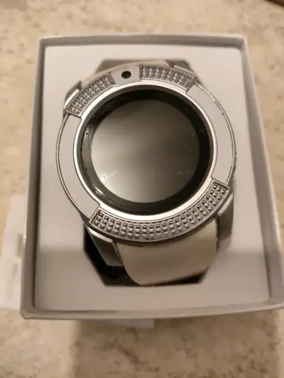 Smartwatch blanco moderno - miniatura 4