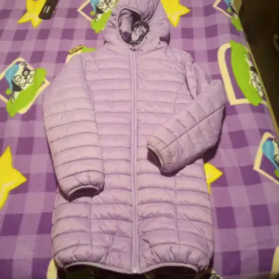 Chaqueta acolchada lila con capucha - miniatura 1