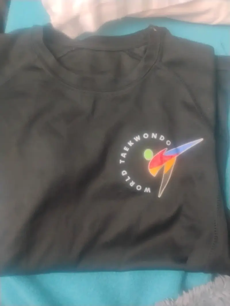 Polera deportiva negra World Taekwondo