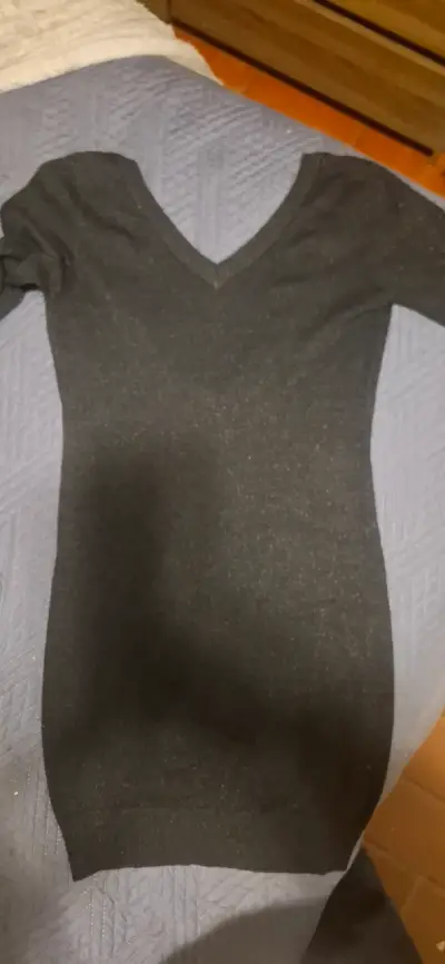 Vestido negro con apliques metálicos - miniatura 2