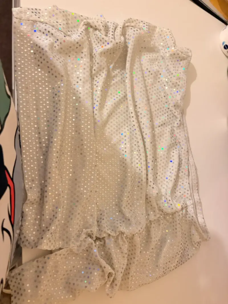Falda blanca con lentejuelas