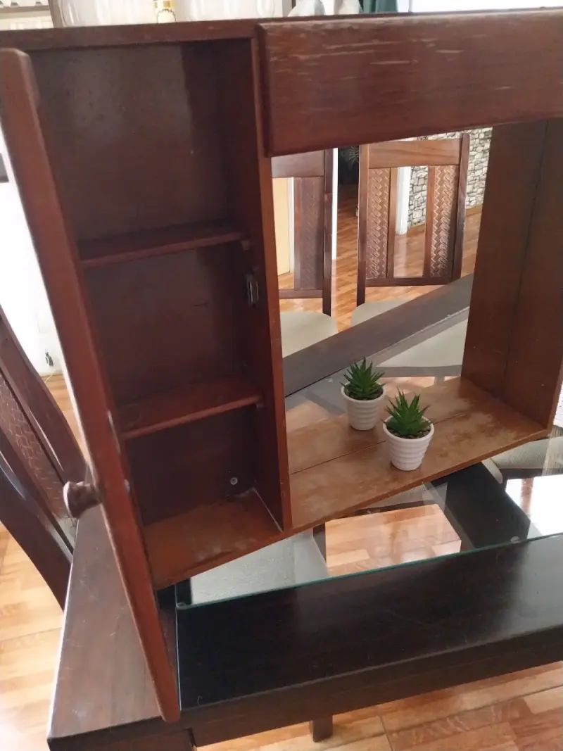 Pequeño estante de madera - 1