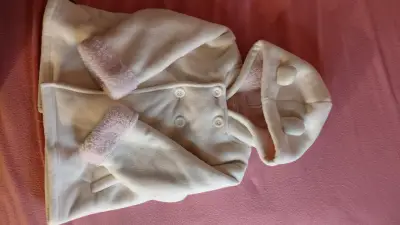 Abrigo 24 M beige peludo, chaqueta Hello Kiitty - miniatura 1