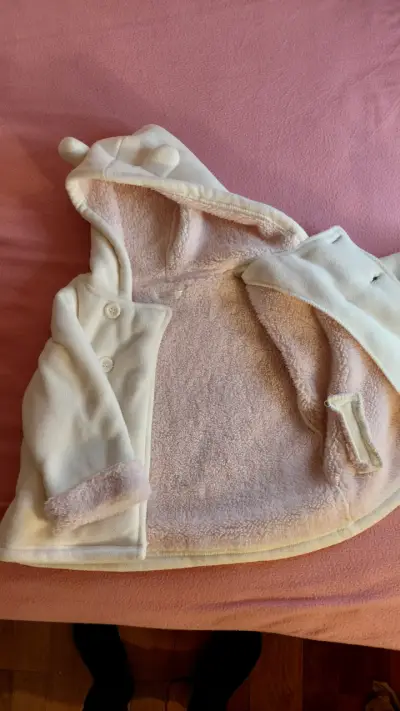Abrigo 24 M beige peludo, chaqueta Hello Kiitty - miniatura 2