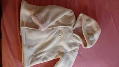 Abrigo 24 M beige peludo, chaqueta Hello Kiitty - miniatura 3