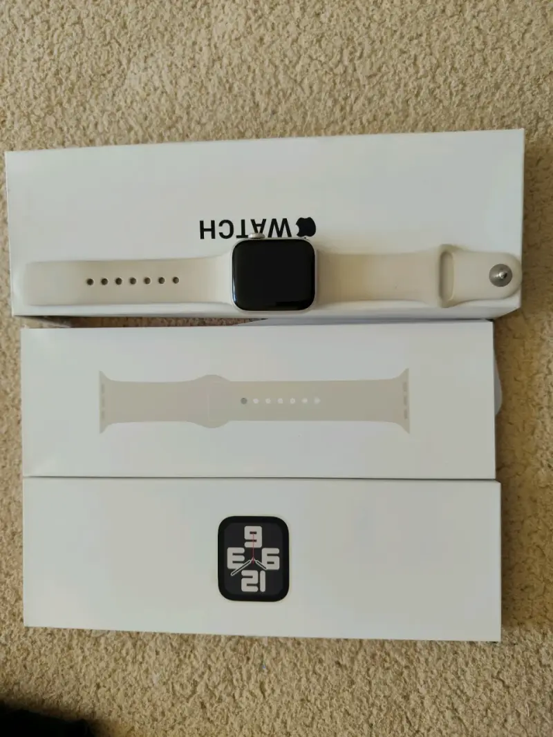 Smartwatch con correa blanca - 2
