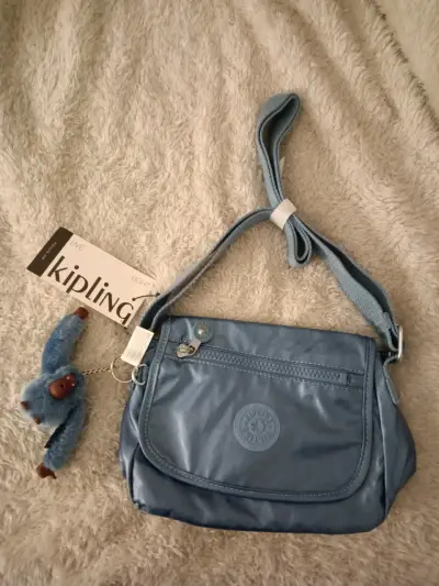 Bandolera azul Kipling nueva - miniatura 2