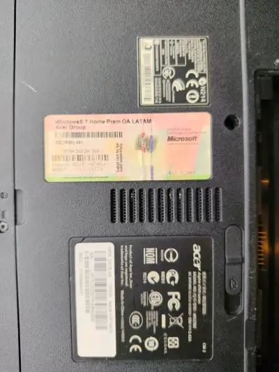 Laptop Acer con Windows 7 - miniatura 1