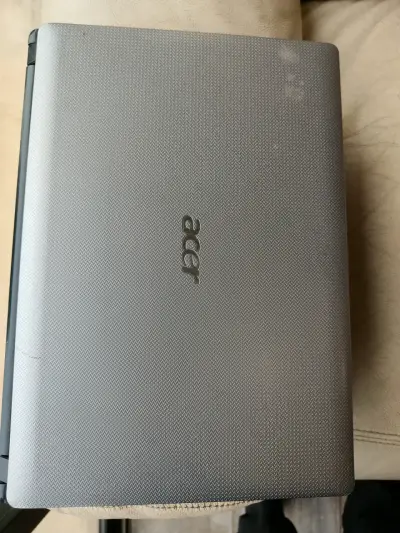 Laptop Acer con Windows 7 - miniatura 3