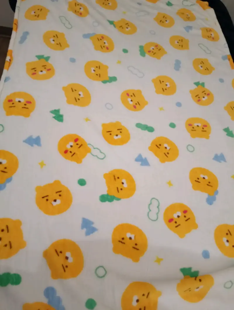 Manta infantil con dibujos de ositos y conejitos - 1