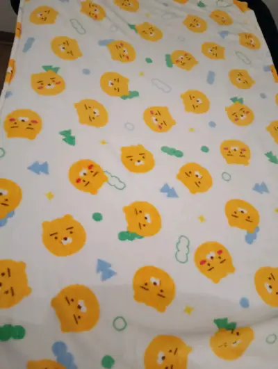 Manta infantil  con dibujos de ositos y conejitos - miniatura 1
