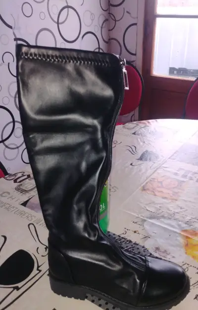 Bota alta negra con cierre - miniatura 1