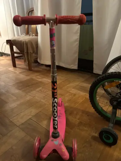 Patinete infantil rosa - miniatura 2