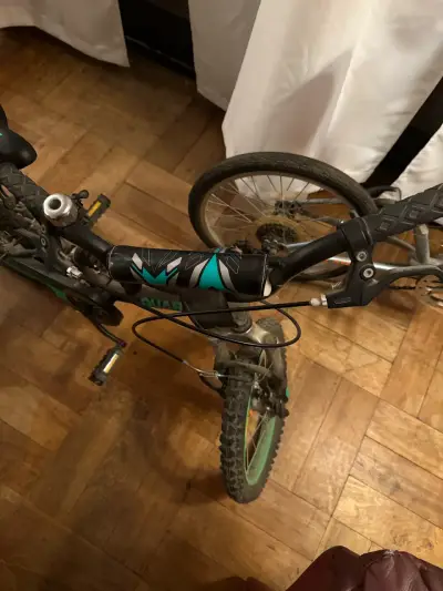 Bicicleta infantil con ruedas de apoyo - miniatura 2