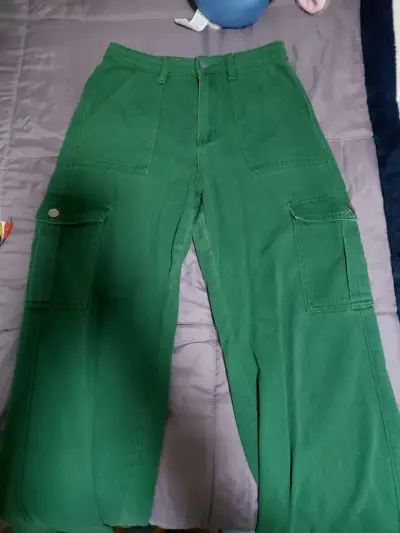 Pantalones cargo verdes - miniatura 1