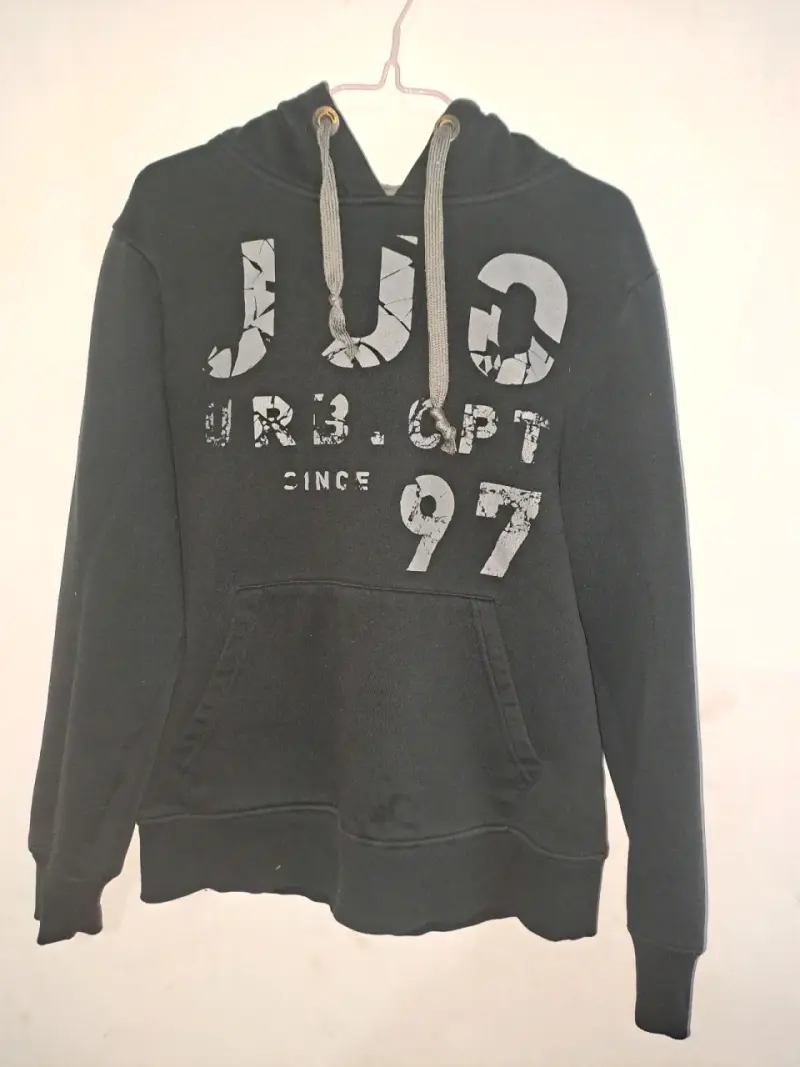 Polerón negro con capucha JJO talla S - 1