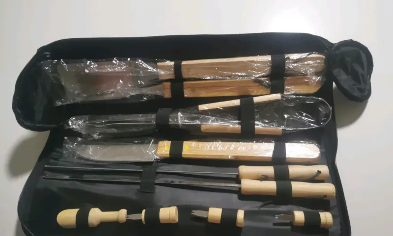 Set de utensilios para asado. - 1