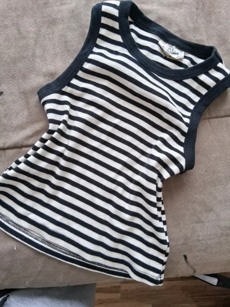Polera rayada sin mangas