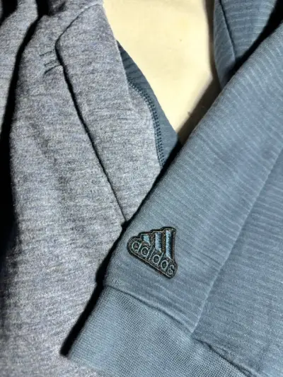 Polerón deportivo con capucha gris - miniatura 2