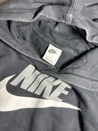 Polerón Nike negro con capucha - miniatura 2