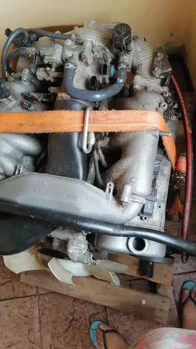 Motor de auto usado en venta - miniatura 2